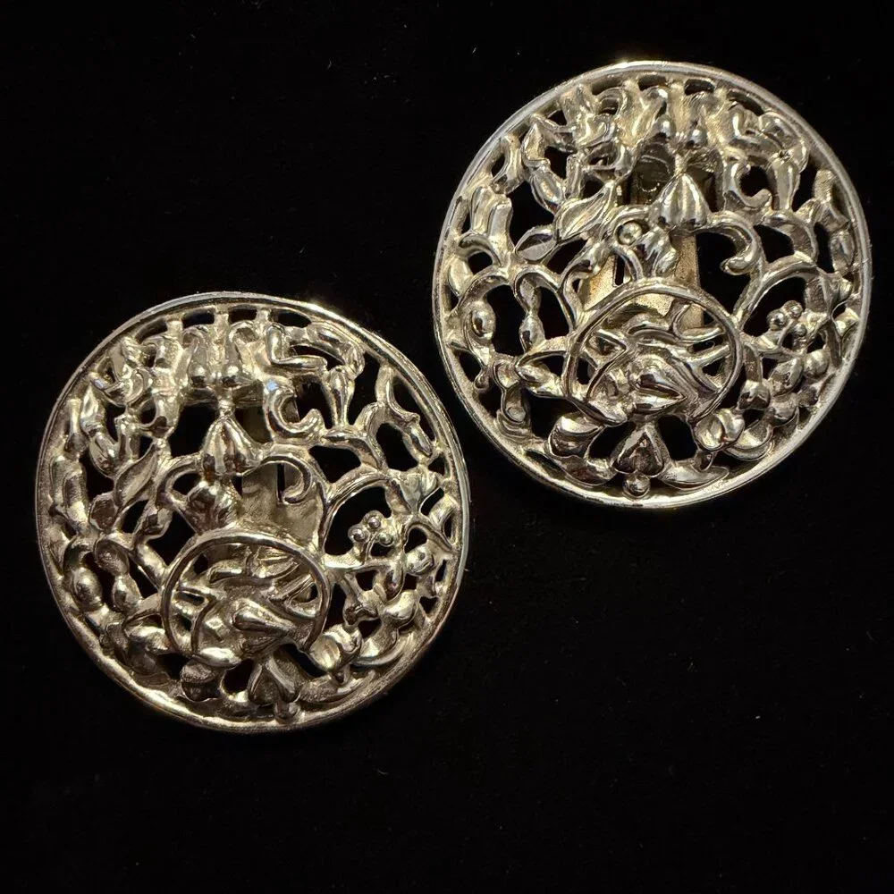 Sarah‎ Coventry women's silver tone open metal work clip on earrings 1.2